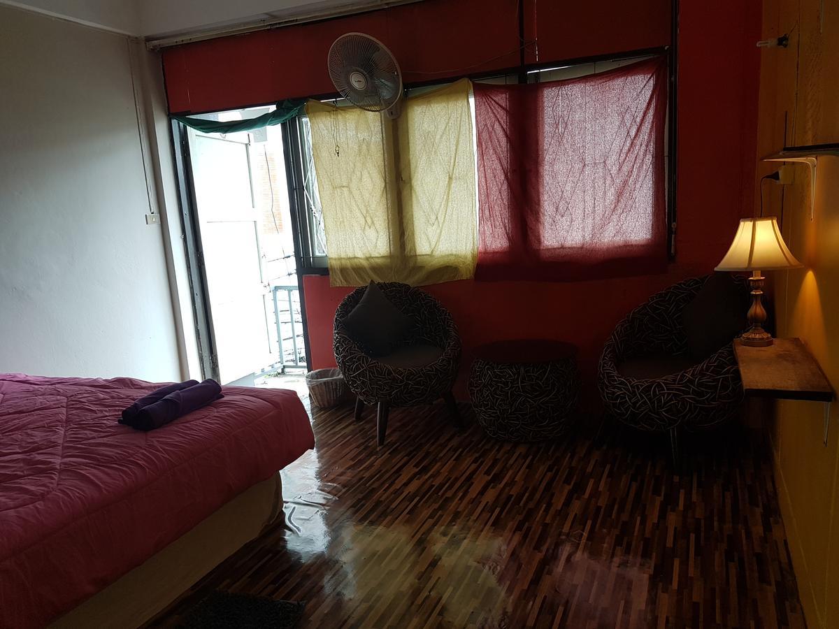 Bar 184 Party Hostel (Adults Only) Чианг Рай Екстериор снимка
