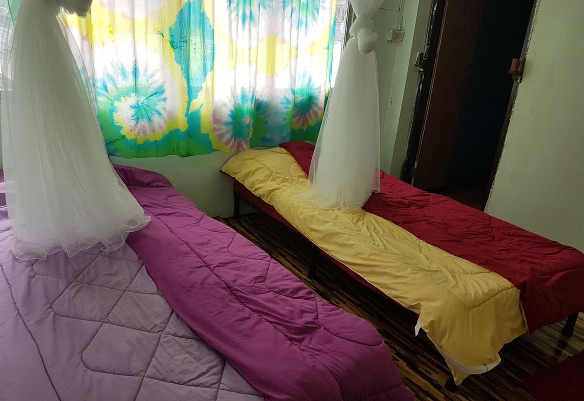 Bar 184 Party Hostel (Adults Only) Чианг Рай Екстериор снимка