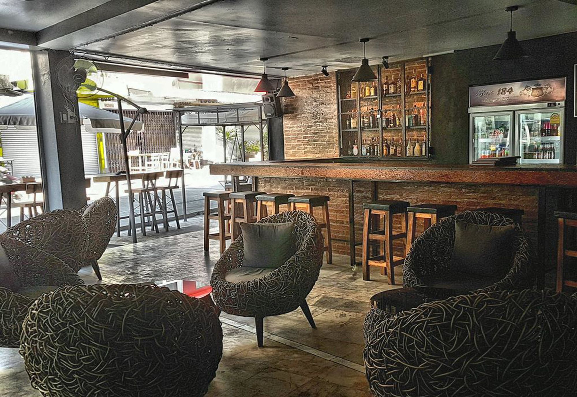 Bar 184 Party Hostel (Adults Only) Чианг Рай Екстериор снимка