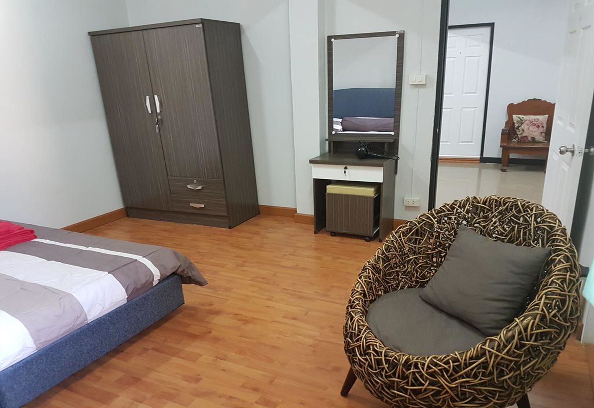 Bar 184 Party Hostel (Adults Only) Чианг Рай Екстериор снимка