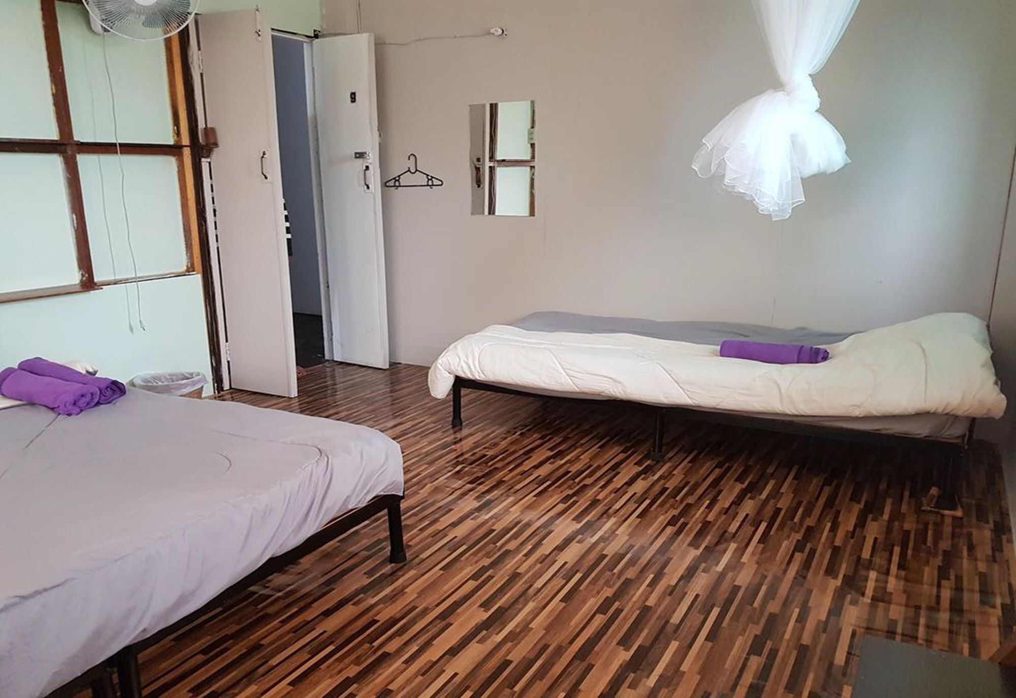 Bar 184 Party Hostel (Adults Only) Чианг Рай Екстериор снимка