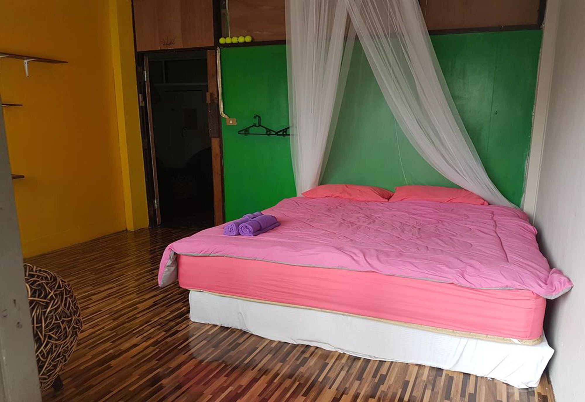 Bar 184 Party Hostel (Adults Only) Чианг Рай Екстериор снимка