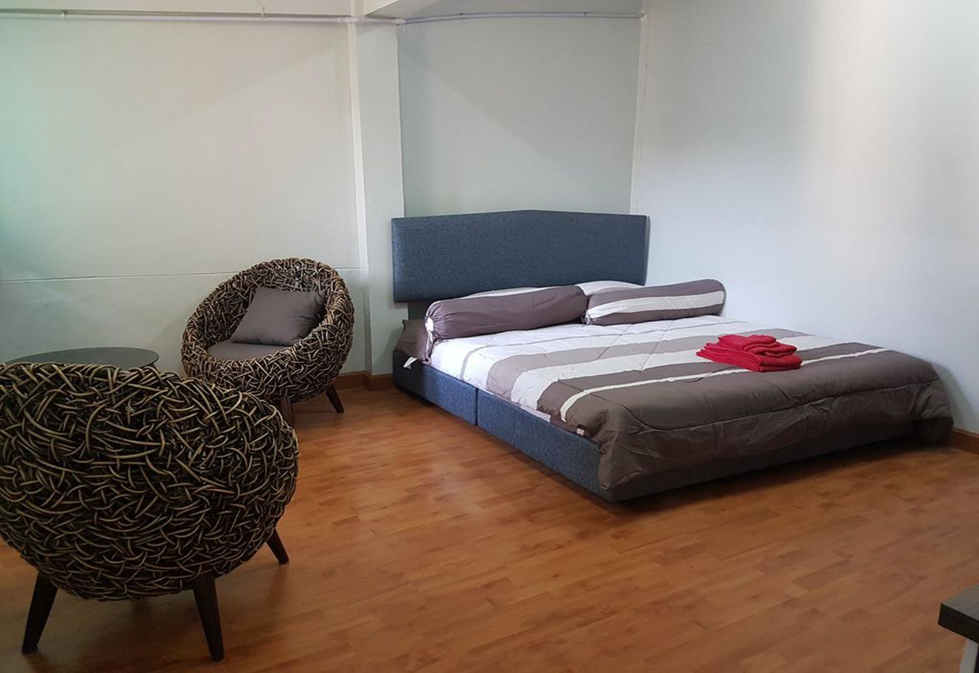 Bar 184 Party Hostel (Adults Only) Чианг Рай Екстериор снимка